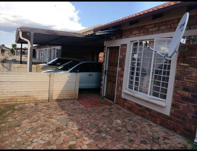 2 BEDROOM TOWNHOUSE FOR SALE IN THE ORCHARDS